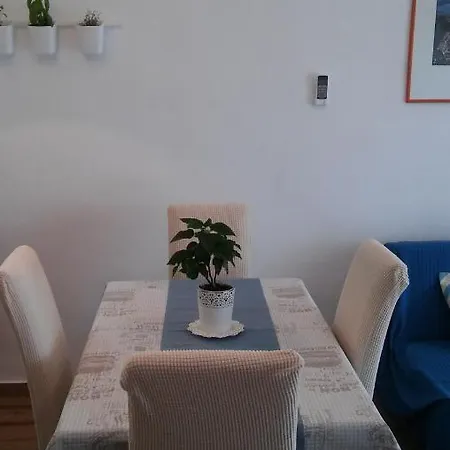 Veldic Apartment *